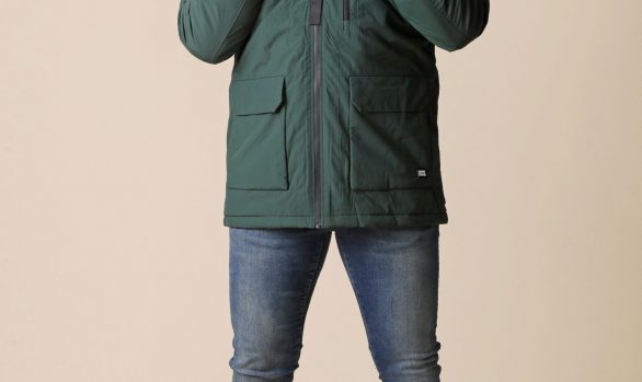 jas € 99,99<br/>coltrui € 44,90<br/>jeans € 59,99