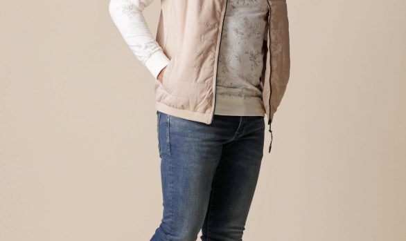 sweater € 59,95<br/>bodywarmer € 79,95<br/>jeans € 59,99