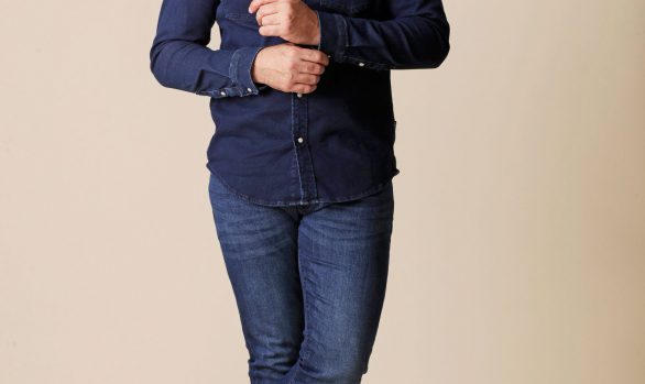jeanshemd € 59,99<br/>jeans € 59,99