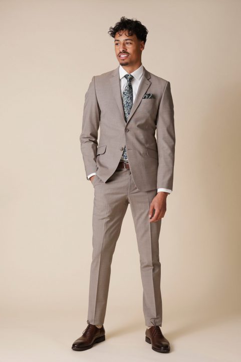 kostuum € 259,90