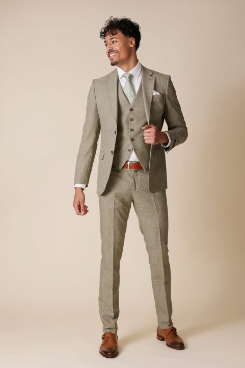 kostuum 3-delig € 239,90