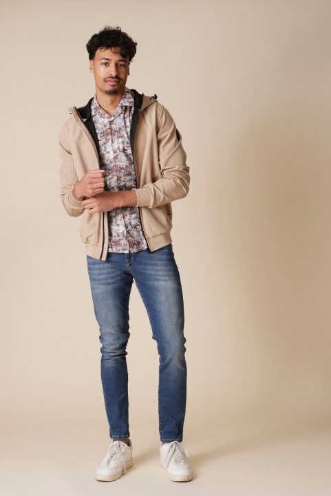 jack € 79,99<br/>overhemd € 59,90<br/>jeans € 59,99