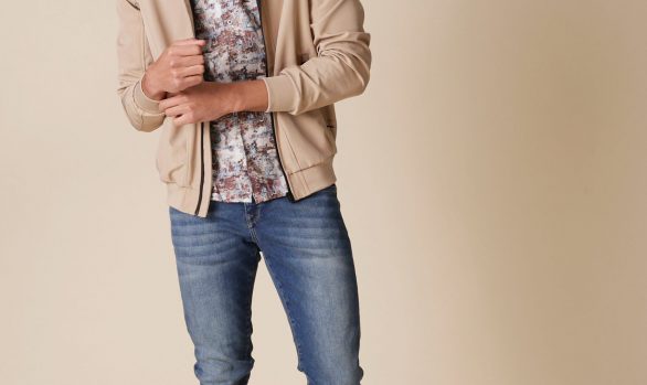 jack € 79,99<br/>overhemd € 59,90<br/>jeans € 59,99
